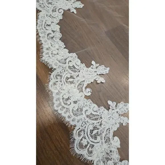 Marionat lace scalloped edged bridal wedding veil Ivory nwt new